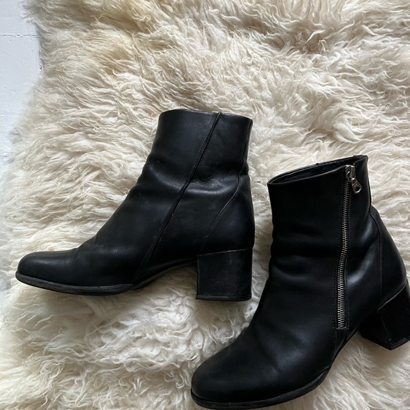 Rag and Bone black round toe boots - Picture 2 of 8